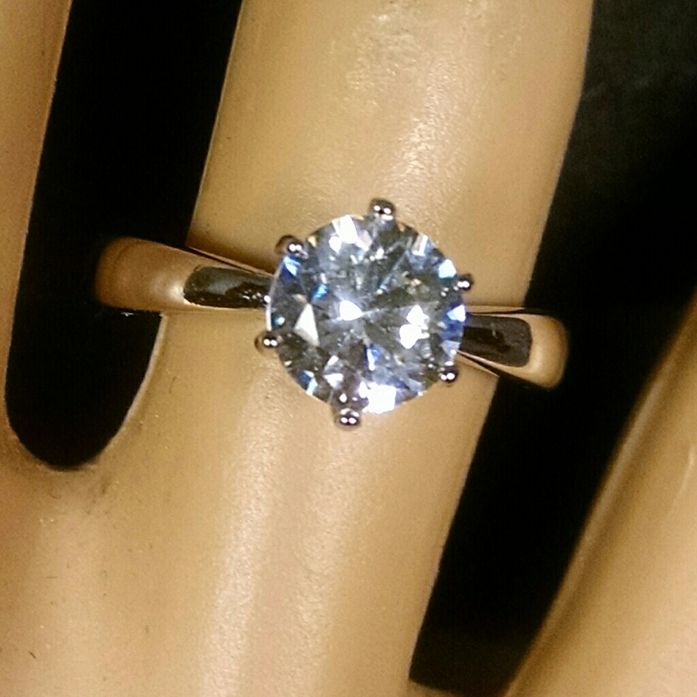 Beautiful Solitaire Shiny Diamonique Ring - image 1